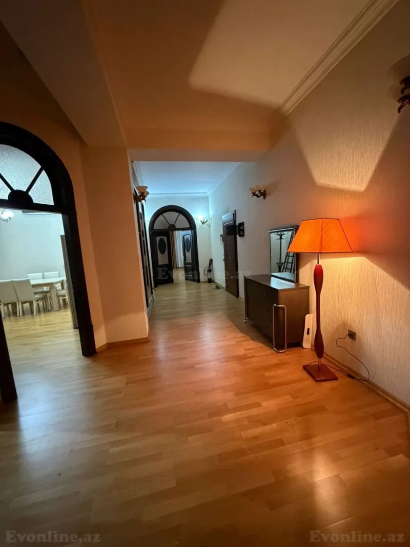 Kirayə verilir 4 otaqlı Mənzil Yeni tikili 205 m² Sahil m. - şəkil 22