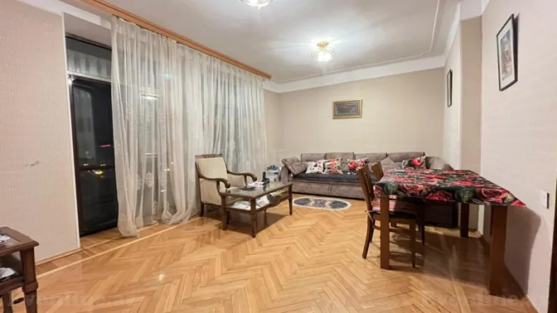 Satılır 4 otaqlı Mənzil Köhnə tikili 105 m² Gənclik m.