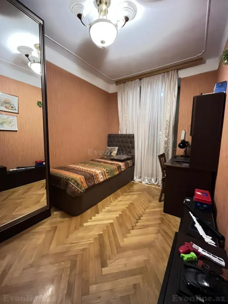 Satılır 4 otaqlı Mənzil Köhnə tikili 105 m² Gənclik m. - şəkil 17