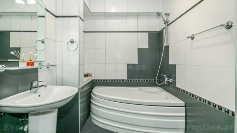 Kirayə verilir 3 otaqlı Mənzil Köhnə tikili 130 m² Sahil m. - şəkil 10