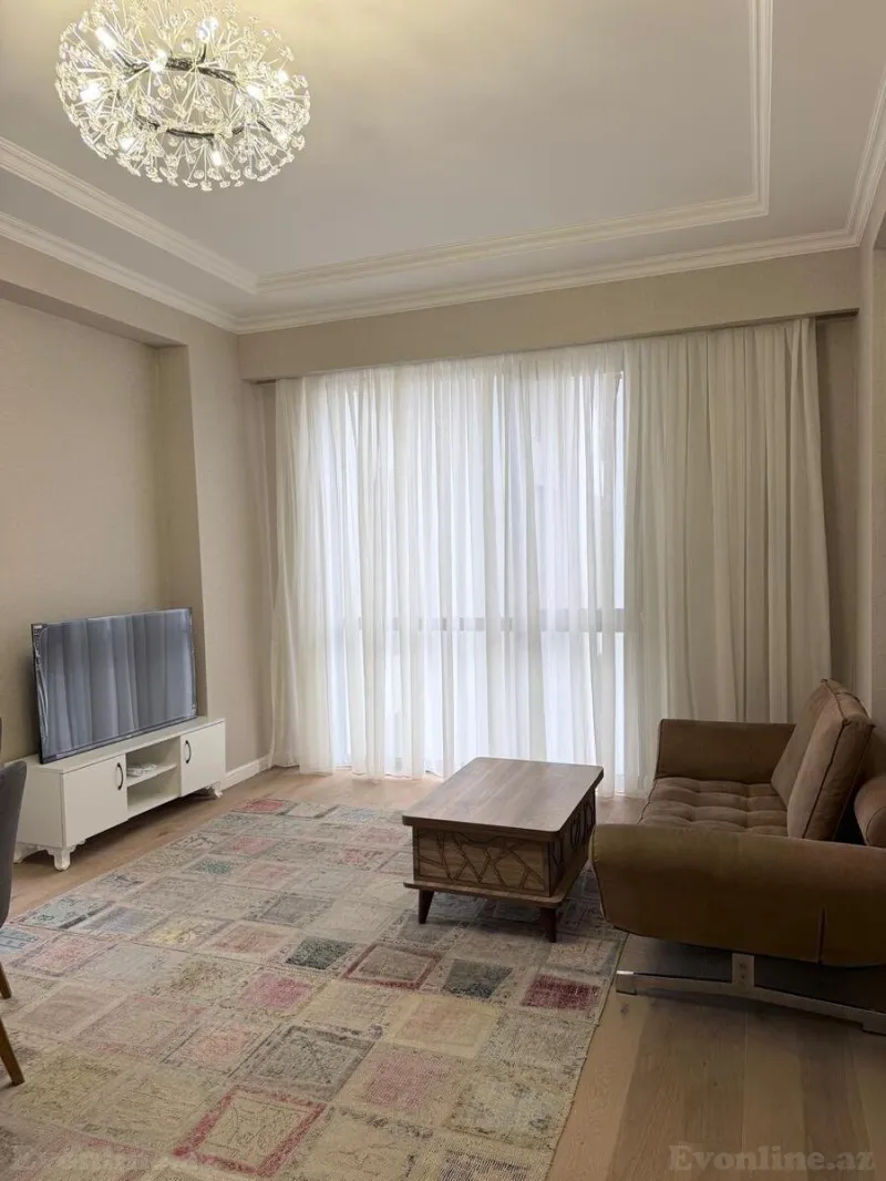 3 otaqlı Mənzil 80 m² İnşaatçılar m. Kirayə verilir