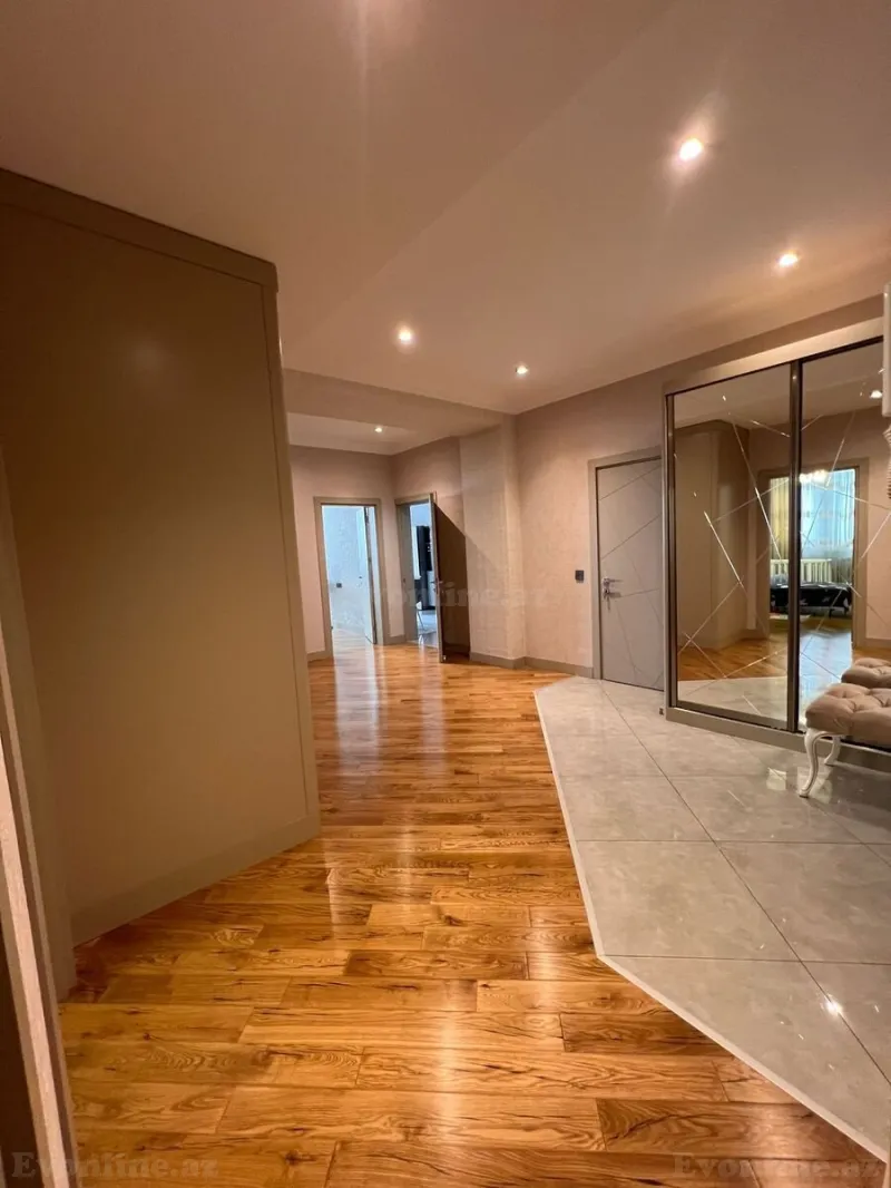 4 otaqlı Mənzil 195 m² Nizami m. Satılır
