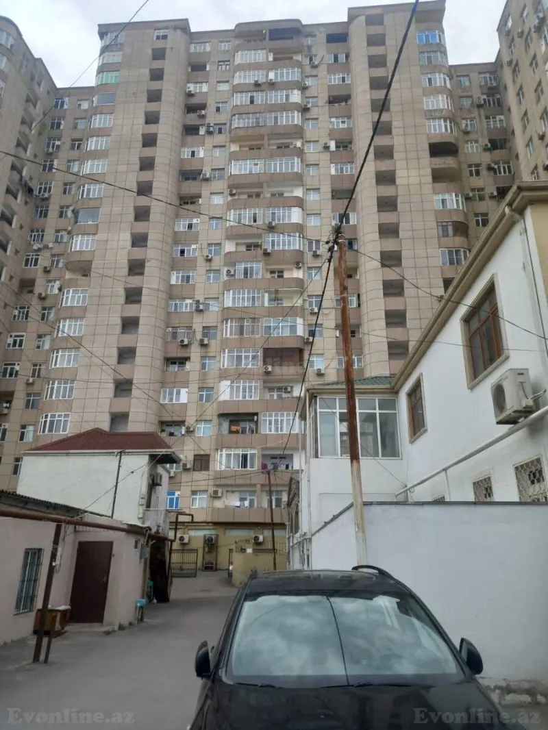 3 otaqlı Mənzil 143 m² İnşaatçılar m. Kirayə verilir