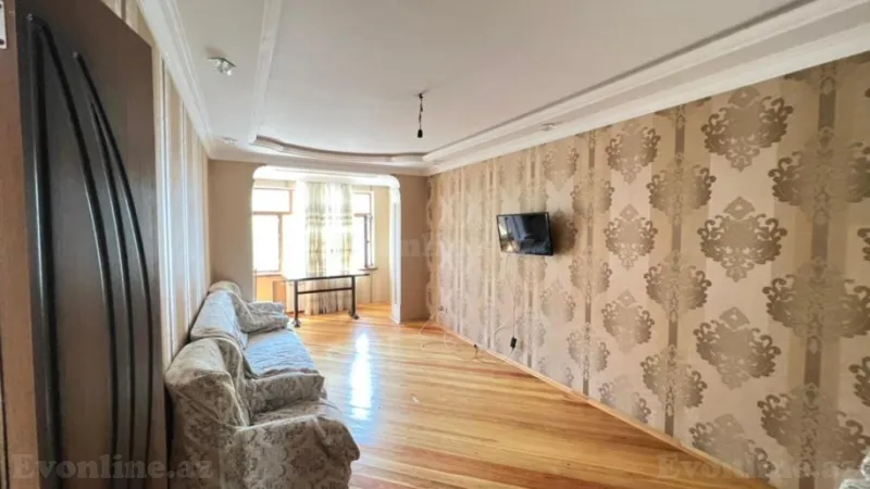 Satılır 4 otaqlı Mənzil Köhnə tikili 115 m² Azadlıq prospekti m.