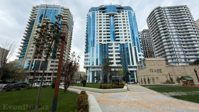 Satılır 3 otaqlı Mənzil Yeni tikili 137 m² 28 May m.