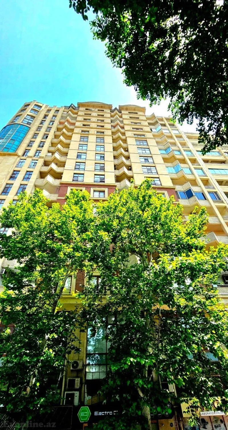 Satılır 4 otaqlı Mənzil Yeni tikili 208 m² 28 May m.