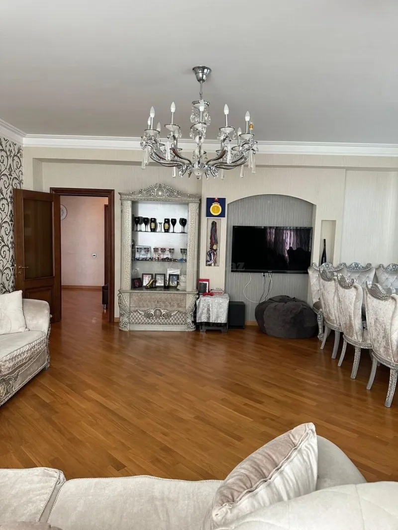 Kirayə verilir 4 otaqlı Mənzil Yeni tikili 215 m² Yasamal - şəkil 3