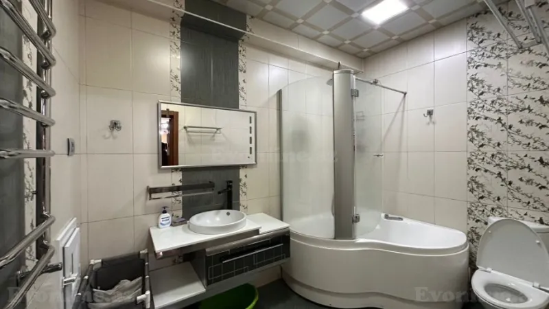 Kirayə verilir 3 otaqlı Mənzil Yeni tikili 150 m² Nərimanov r. - şəkil 4