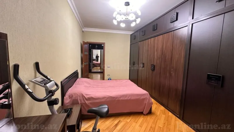 Kirayə verilir 3 otaqlı Mənzil Yeni tikili 150 m² Nərimanov r. - şəkil 13