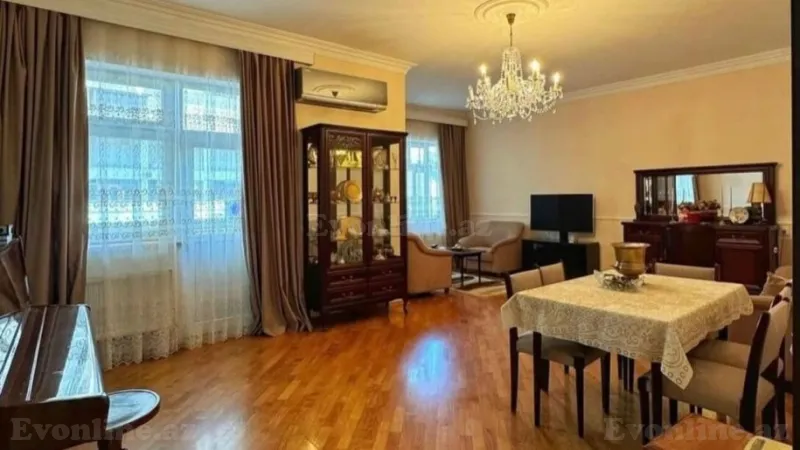 3 otaqlı Mənzil 120 m² 28 May m. Kirayə verilir