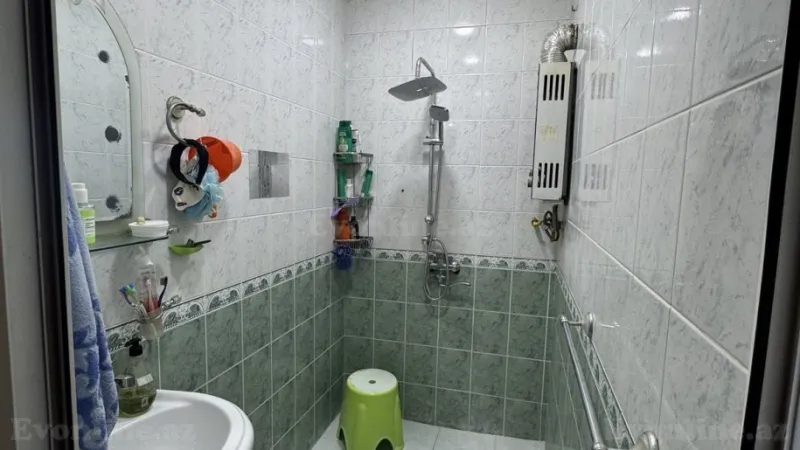 Satılır 3 otaqlı Mənzil Köhnə tikili 70 m² Gənclik m. - şəkil 3