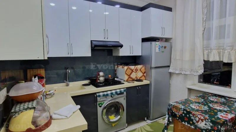 Satılır 3 otaqlı Mənzil Köhnə tikili 75 m² Sumqayıt