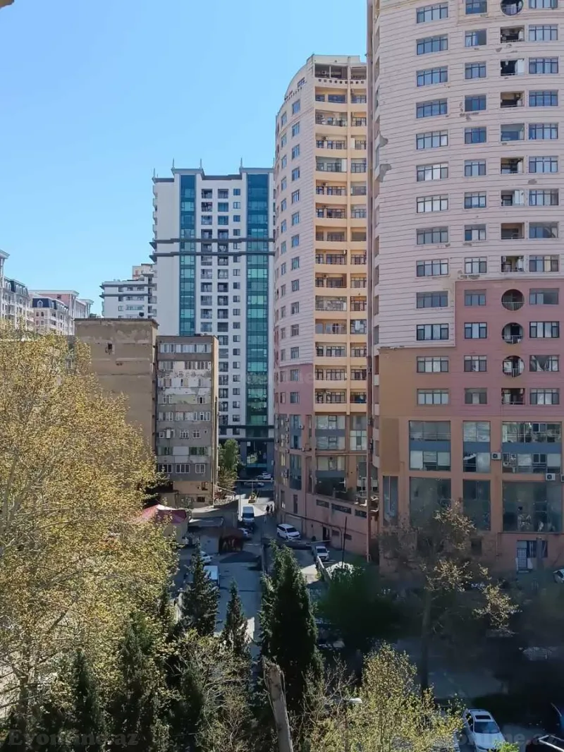 3 otaqlı Mənzil 57 m² Elmlər Akademiyası m. Satılır