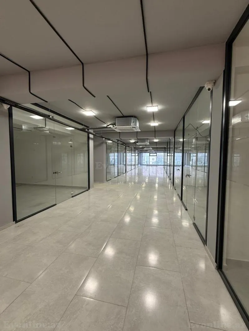 Obyekt 1500 m² Massiv D Satılır