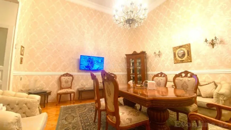 Satılır 4 otaqlı Mənzil Köhnə tikili 100 m² Sahil m. - şəkil 9