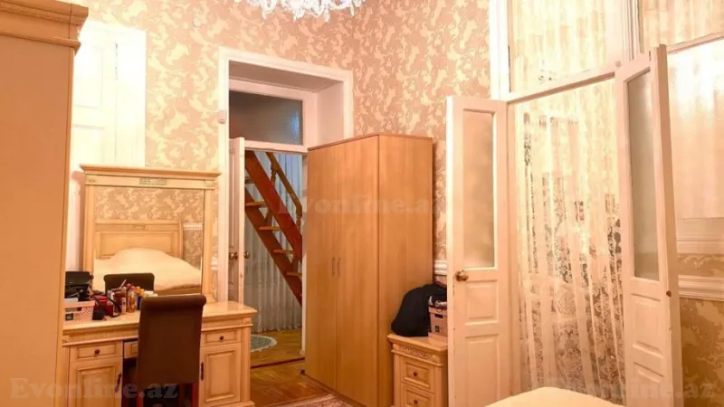 Satılır 4 otaqlı Mənzil Köhnə tikili 100 m² Sahil m. - şəkil 15