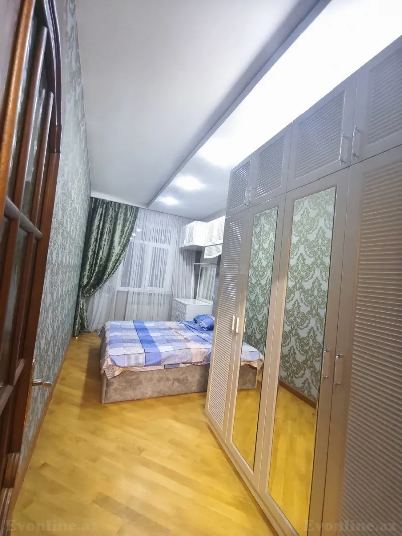 2 otaqlı Mənzil 65 m² 8 Noyabr m. Satılır