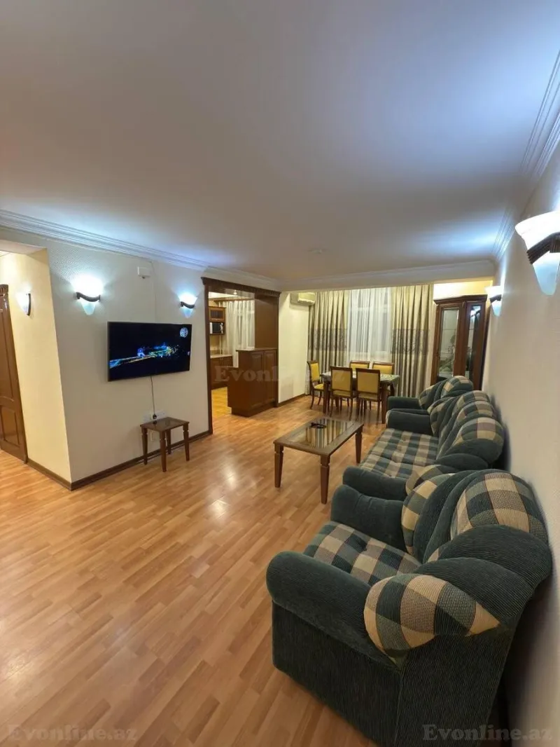 3 otaqlı Mənzil 110 m² İçərişəhər m. Kirayə verilir
