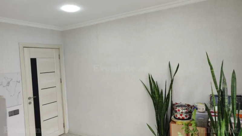 Satılır 4 otaqlı Mənzil Köhnə tikili 105 m² Neftçilər m. - şəkil 3