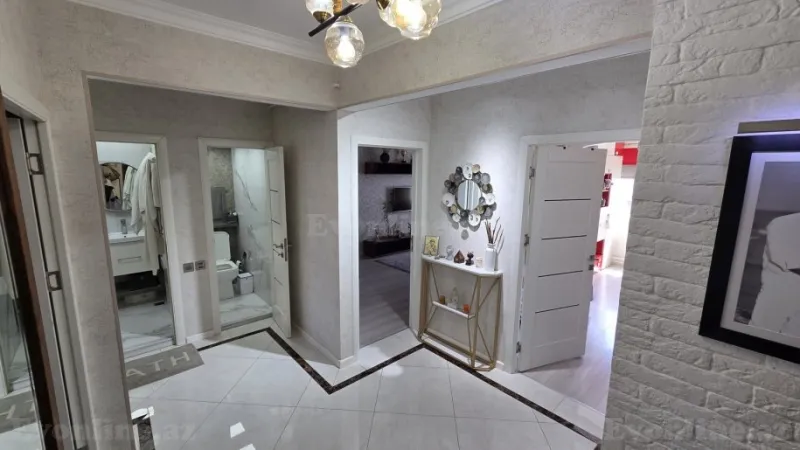 Satılır 3 otaqlı Mənzil Köhnə tikili 80 m² 8 Noyabr m.