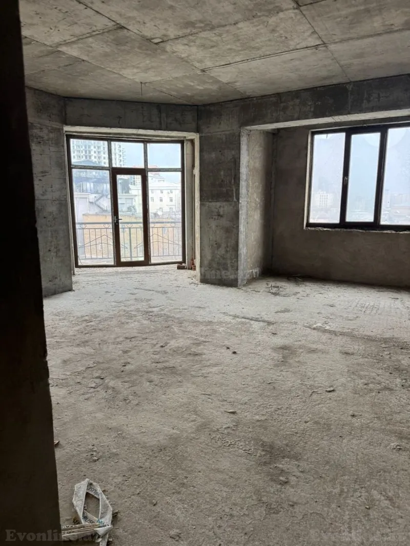 Satılır 3 otaqlı Mənzil Yeni tikili 155 m² 28 May m. - şəkil 2