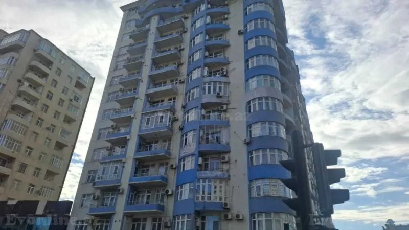 5 otaqlı Mənzil 220 m² 8 Noyabr m. Satılır