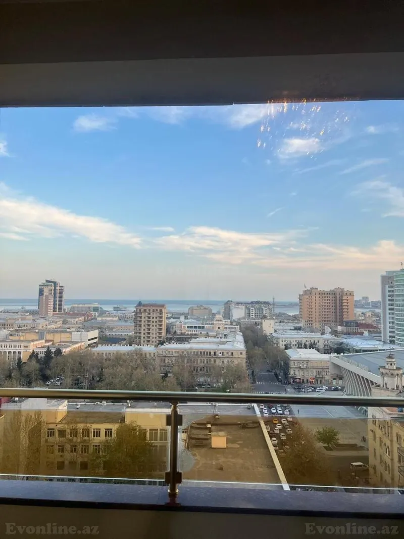 4 otaqlı Mənzil 220 m² 28 May m. Satılır