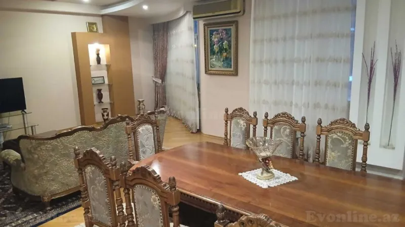 5 otaqlı Mənzil 220 m² 8 Noyabr m. Satılır