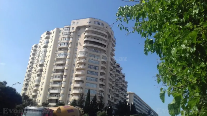 Satılır 3 otaqlı Mənzil Yeni tikili 134 m² 8-ci mikrorayon