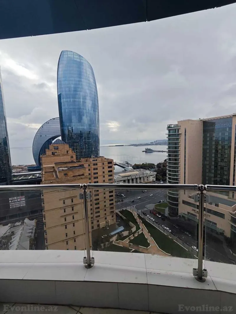 3 otaqlı Mənzil 140 m² 28 May m. Kirayə verilir