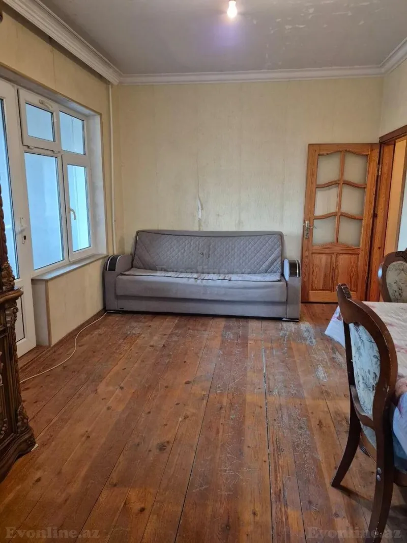 Satılır 2 otaqlı Mənzil Köhnə tikili 65 m² 8-ci mikrorayon - şəkil 2