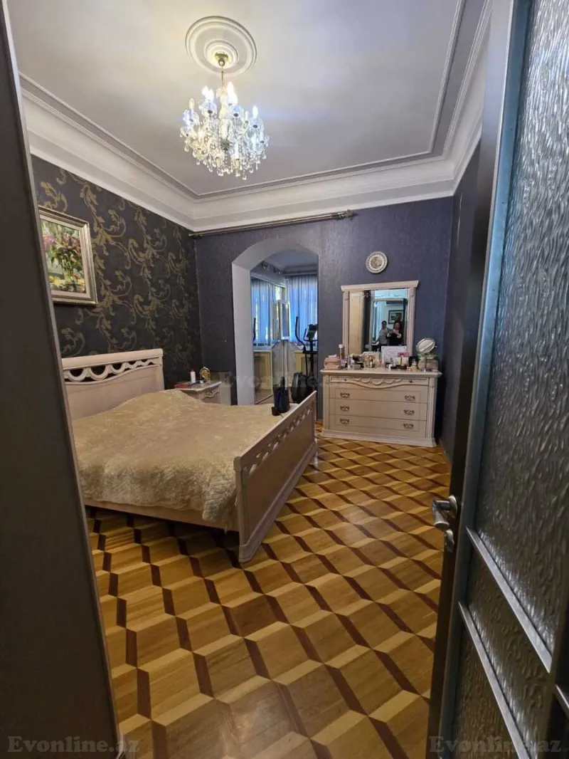 Satılır 4 otaqlı Mənzil Köhnə tikili 103 m² Sahil m. - şəkil 5