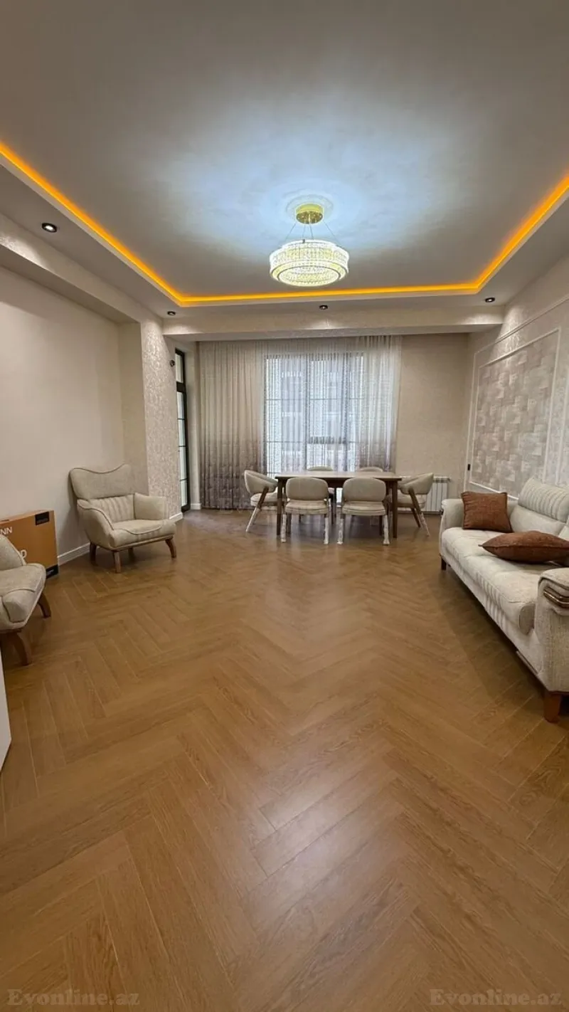 4 otaqlı Mənzil 136 m² Neftçilər m. Satılır