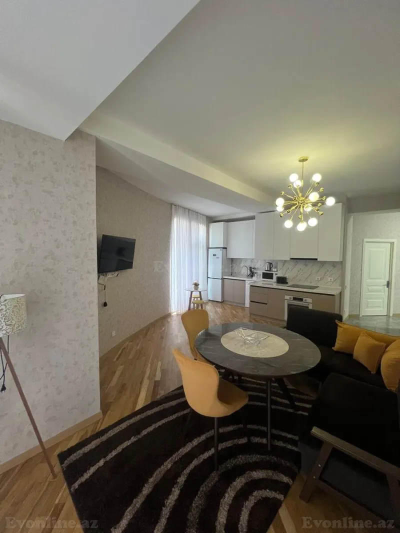 2 otaqlı Mənzil 70 m² 28 May m. Kirayə verilir