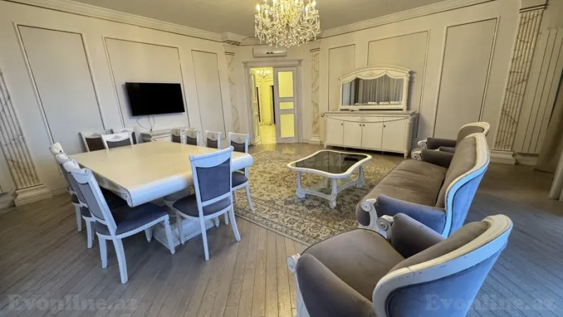 4 otaqlı Mənzil 210 m² Nizami m. Kirayə verilir