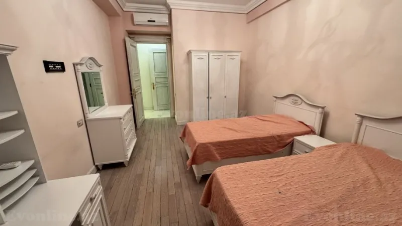 Kirayə verilir 4 otaqlı Mənzil Yeni tikili 210 m² Nizami m. - şəkil 16