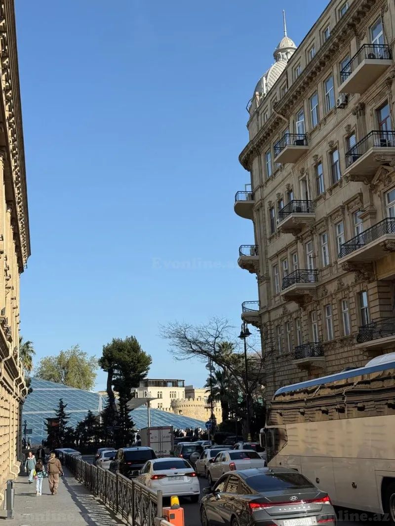 Satılır 10 otaqlı Mənzil Yeni tikili 360 m² Bayıl