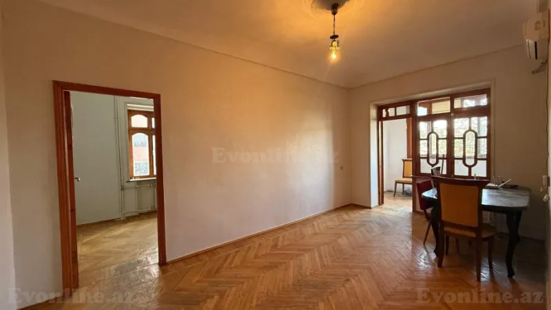 Satılır 2 otaqlı Mənzil Köhnə tikili 55 m² Yasamal - şəkil 2