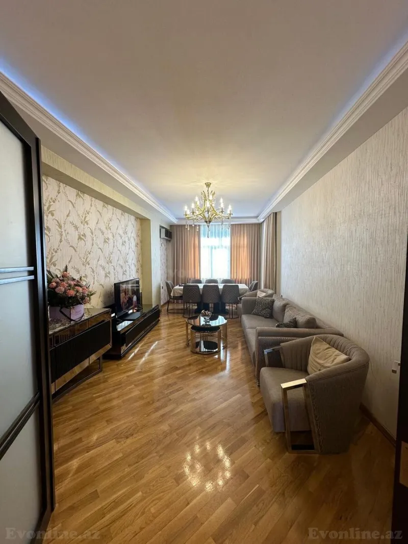 3 otaqlı Mənzil 110 m² 8-ci mikrorayon Satılır