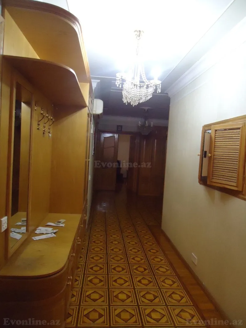 Kirayə verilir 6 otaqlı Mənzil Köhnə tikili 258 m² Xətai m. - şəkil 18