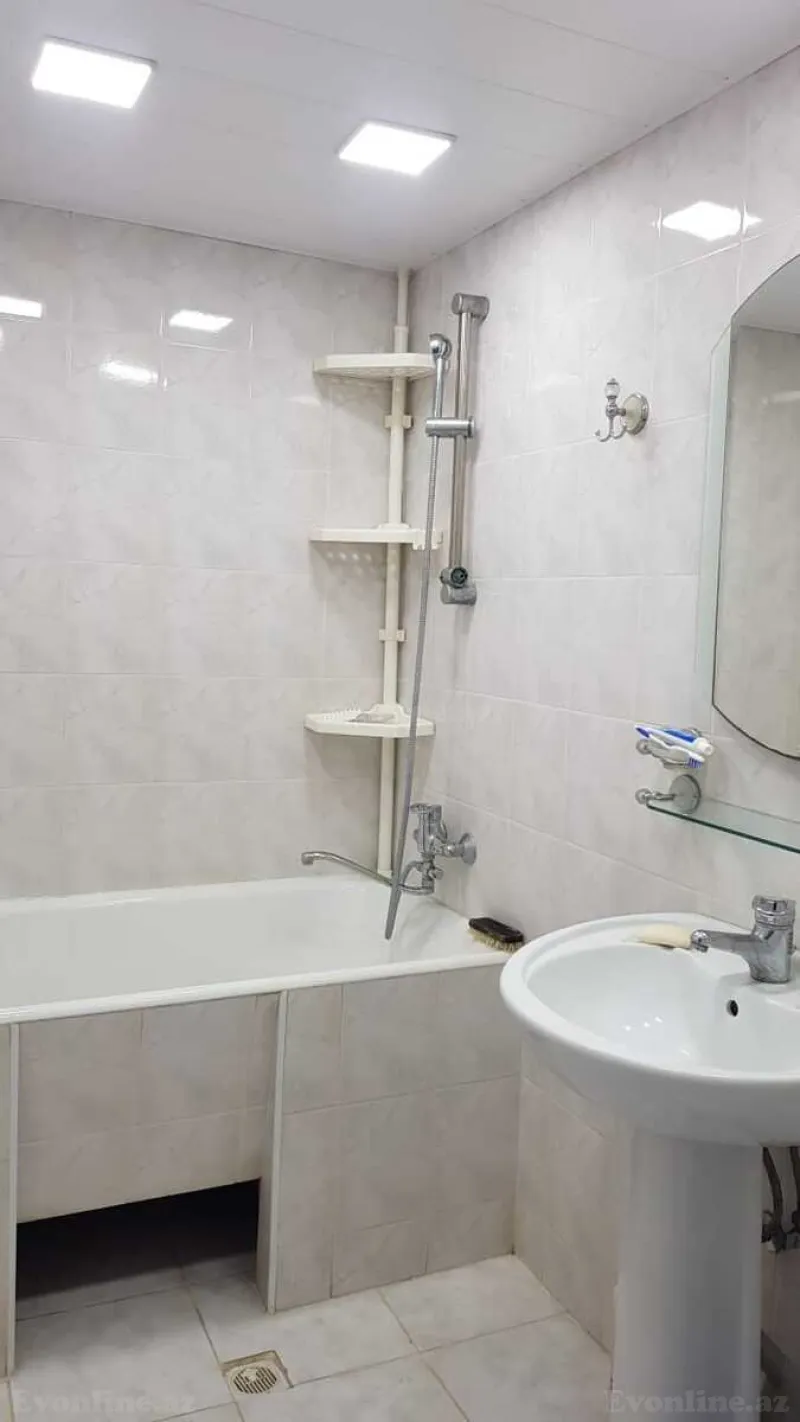 Satılır 2 otaqlı Mənzil Köhnə tikili 65 m² Xətai r. - şəkil 5