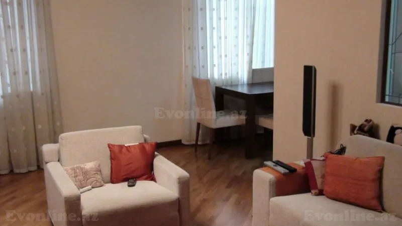 Kirayə verilir 3 otaqlı Mənzil Köhnə tikili 75 m² 28 May m.
