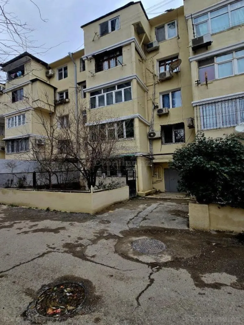 3 otaqlı Mənzil 68 m² Elmlər Akademiyası m. Satılır