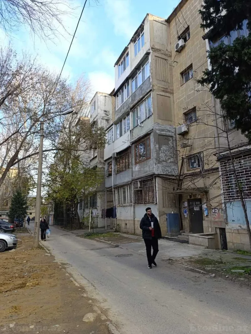 2 otaqlı Mənzil 50 m² Elmlər Akademiyası m. Satılır