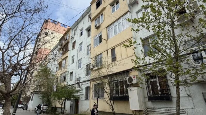 3 otaqlı Mənzil 58 m² 3-cü mikrorayon Satılır