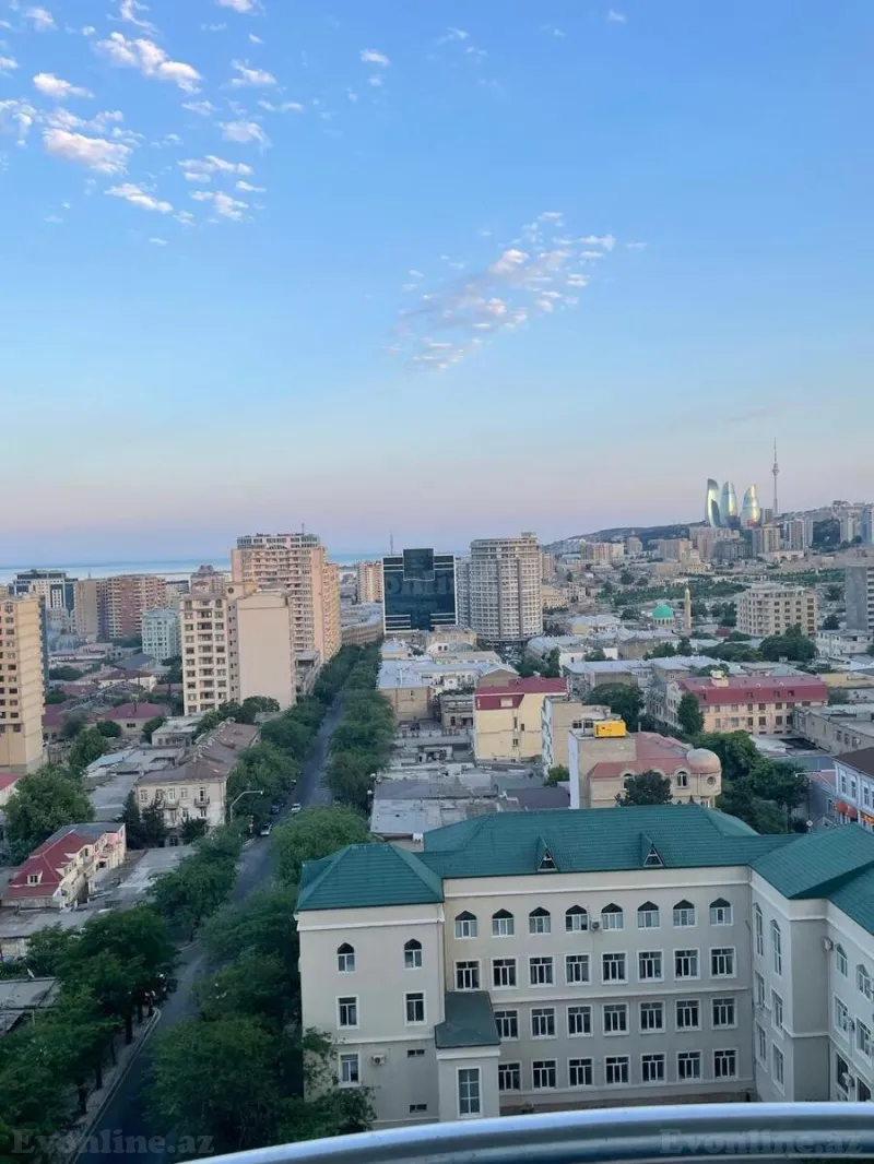 3 otaqlı Mənzil 135 m² Yasamal Kirayə verilir