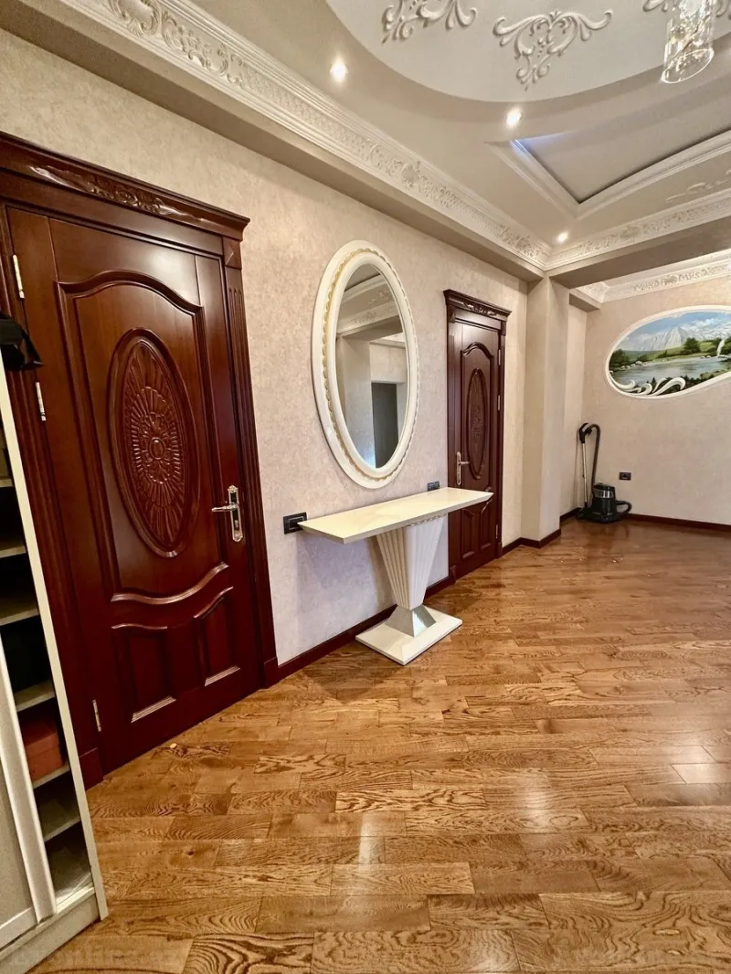 3 otaqlı Mənzil 150 m² 8-ci mikrorayon Satılır