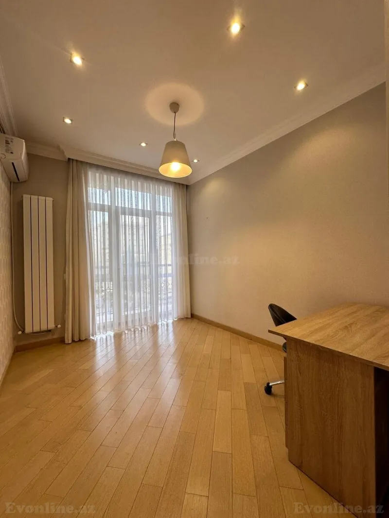 2 otaqlı Mənzil 45 m² Elmlər Akademiyası m. Satılır