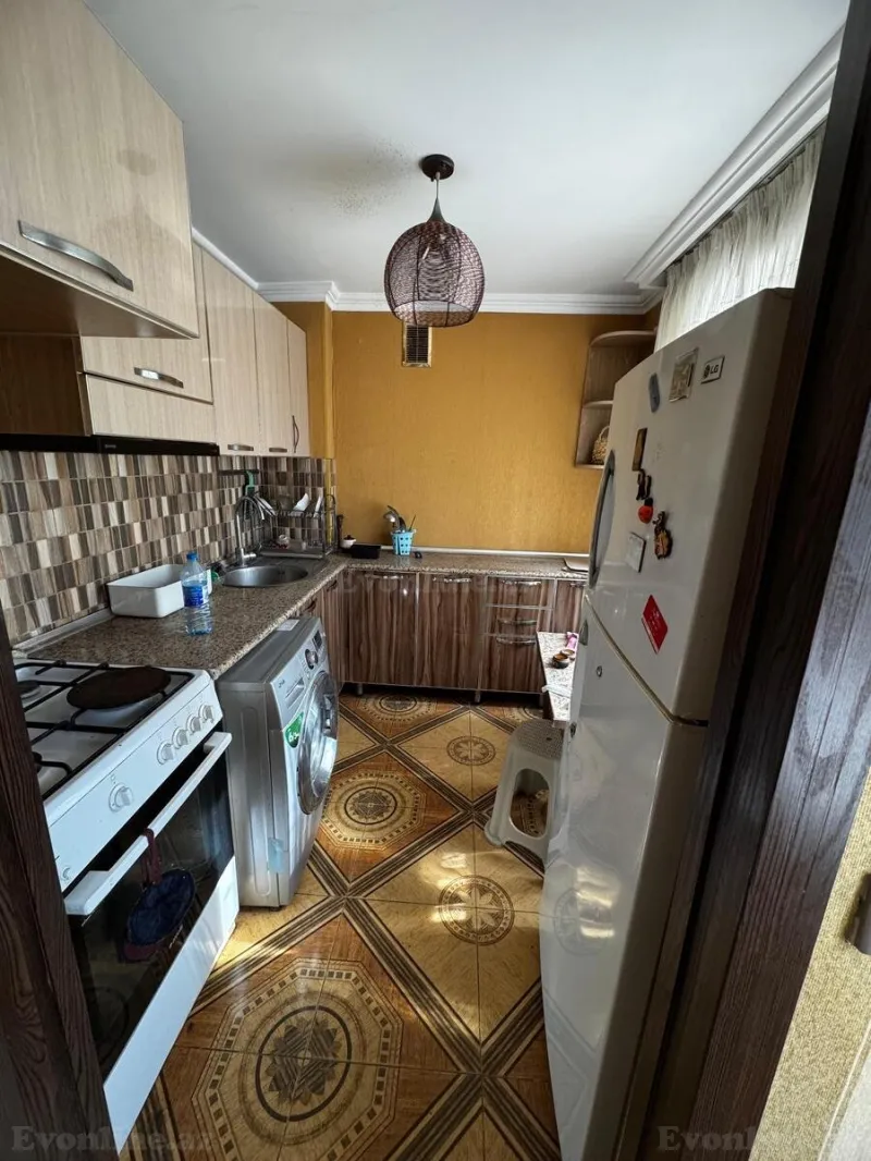 3 otaqlı Mənzil 70 m² Elmlər Akademiyası m. Kirayə verilir