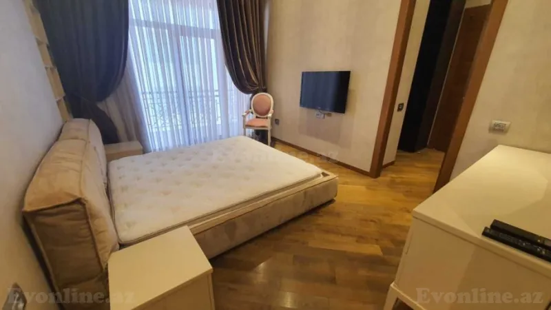 Kirayə verilir 4 otaqlı Mənzil Yeni tikili 192 m² 28 May m. - şəkil 18